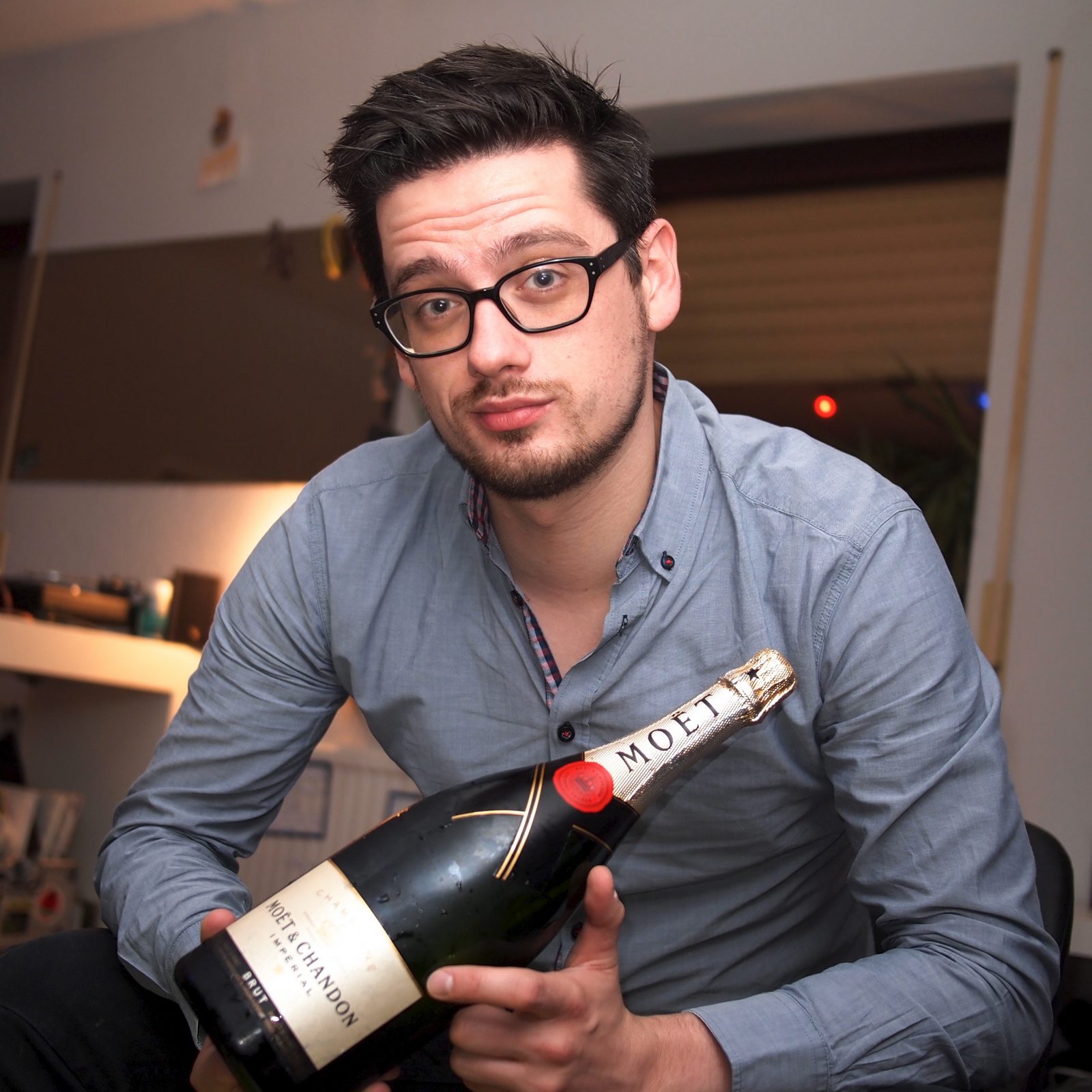 Wolfram Bölte verzichtet in Zukunft auf Champagner und finanziert damit den Kauf von Berlin.